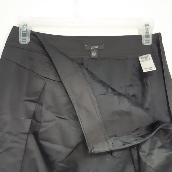 Black short skirt with two front slits - Picture 3 of 3